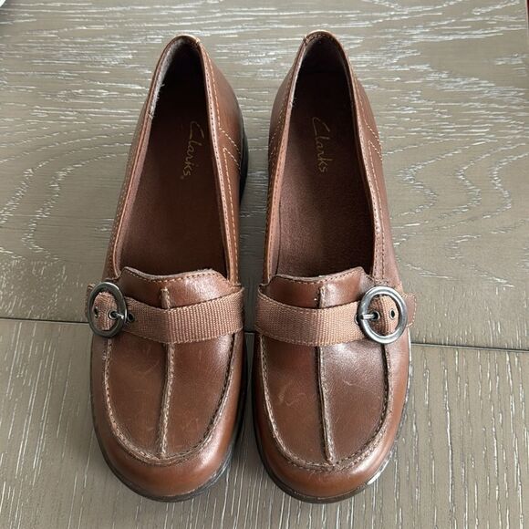 Clarks Women's Brown Leather Slip On Classic Loafers Strap & Buckle Size 6M - Picture 2 of 12